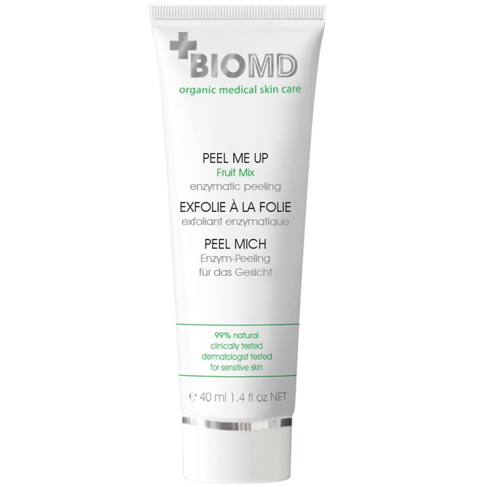 Weiße Tube mit BIOMD-Logo und Text: Peel Me Up, Exfolie à la Folie, Peel Milch. 99% natürlich, 40 ml.