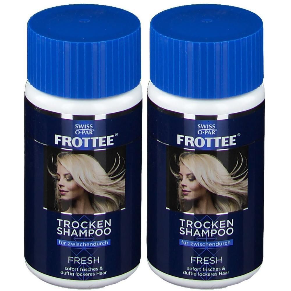 Zwei Flaschen Trockenshampoo. Blaue Deckel, weiße Behälter mit dunkelblauen Etiketten. Aufschrift: FROTTEE, Trocken Shampoo, FRESH.