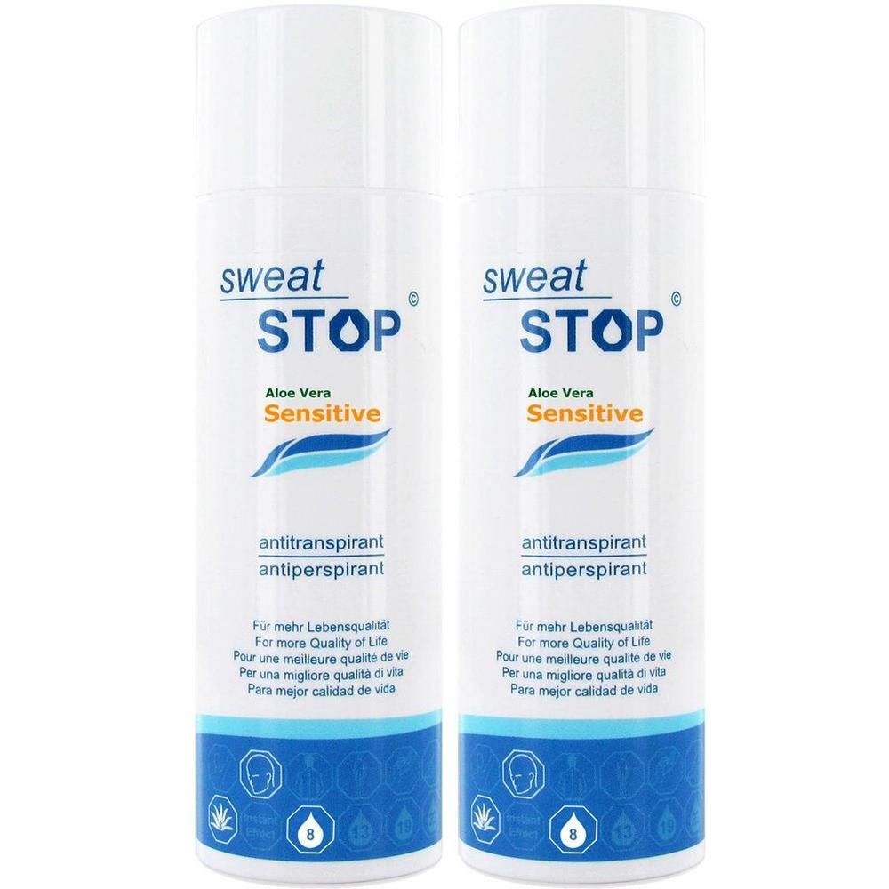 Zwei weiße Sprühflaschen mit blauer und orangefarbener Schrift. Aufschrift: Sweat Stop, Aloe Vera Sensitive, Antitranspirant.