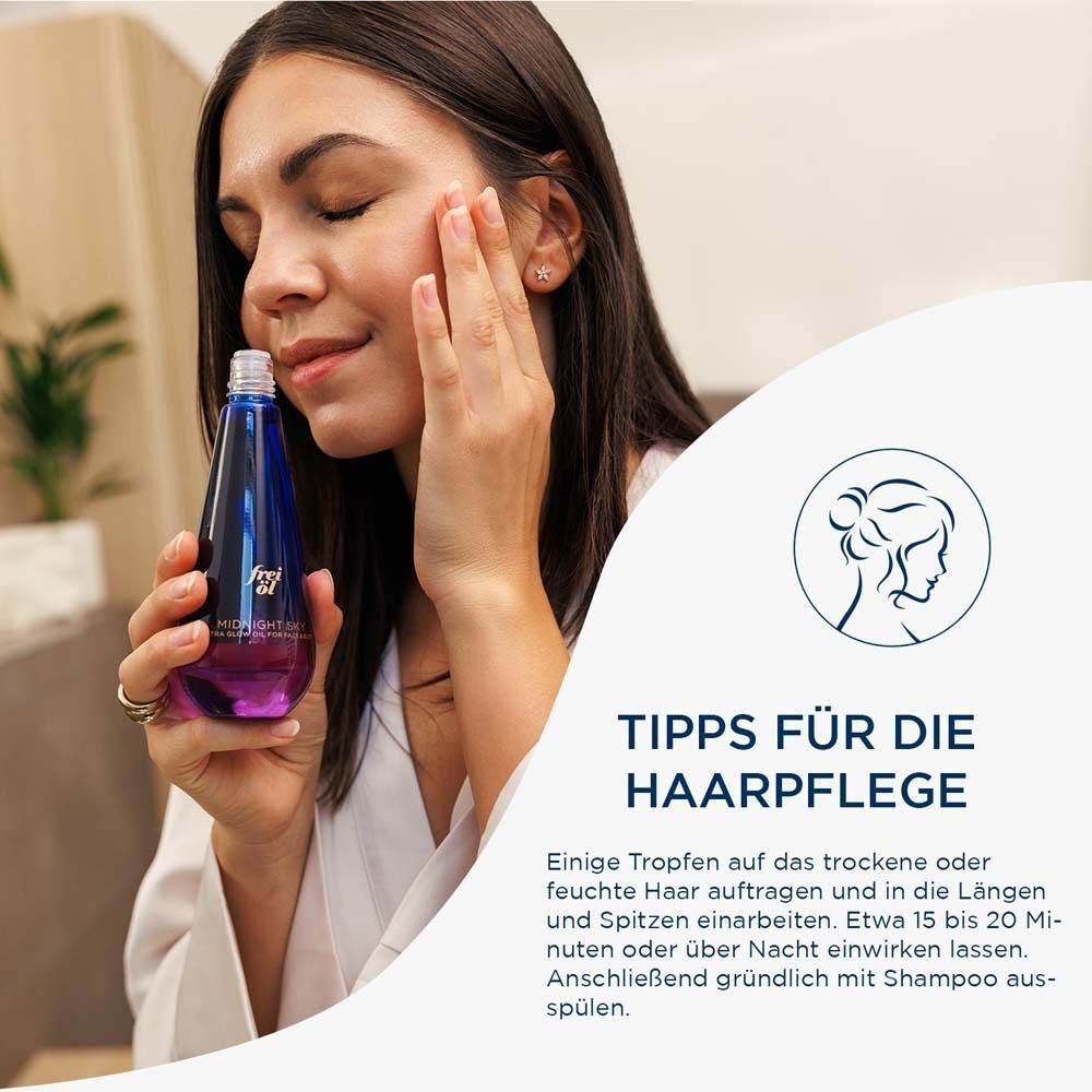 Frau trägt Öl auf ihr Gesicht auf. Auf der Flasche steht "frei öl" und "MIDNIGHT SKY". Text: "TIPPS FÜR DIE HAARPFLEGE".