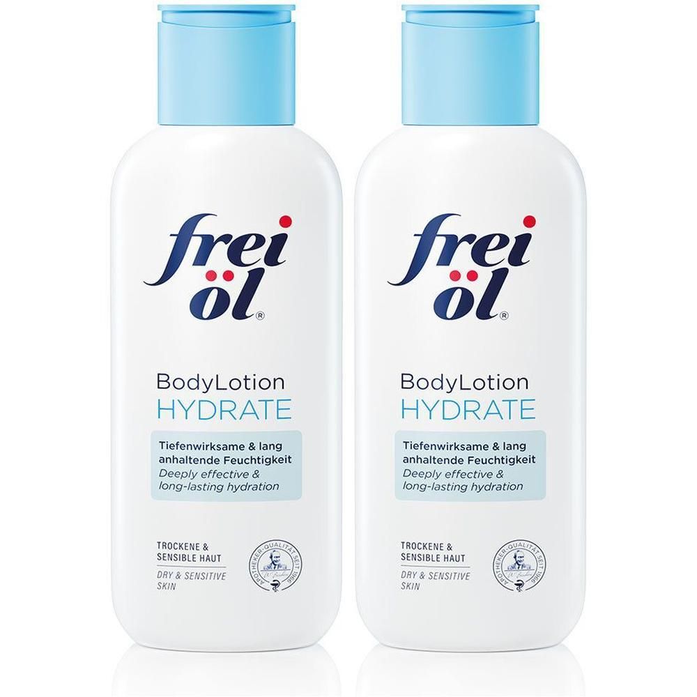 Zwei weiße Flaschen mit blauem Deckel. Aufschrift "frei öl BodyLotion HYDRATE". Text: Tiefenwirksame & lang anhaltende Feuchtigkeit. Für trockene & sensible Haut.