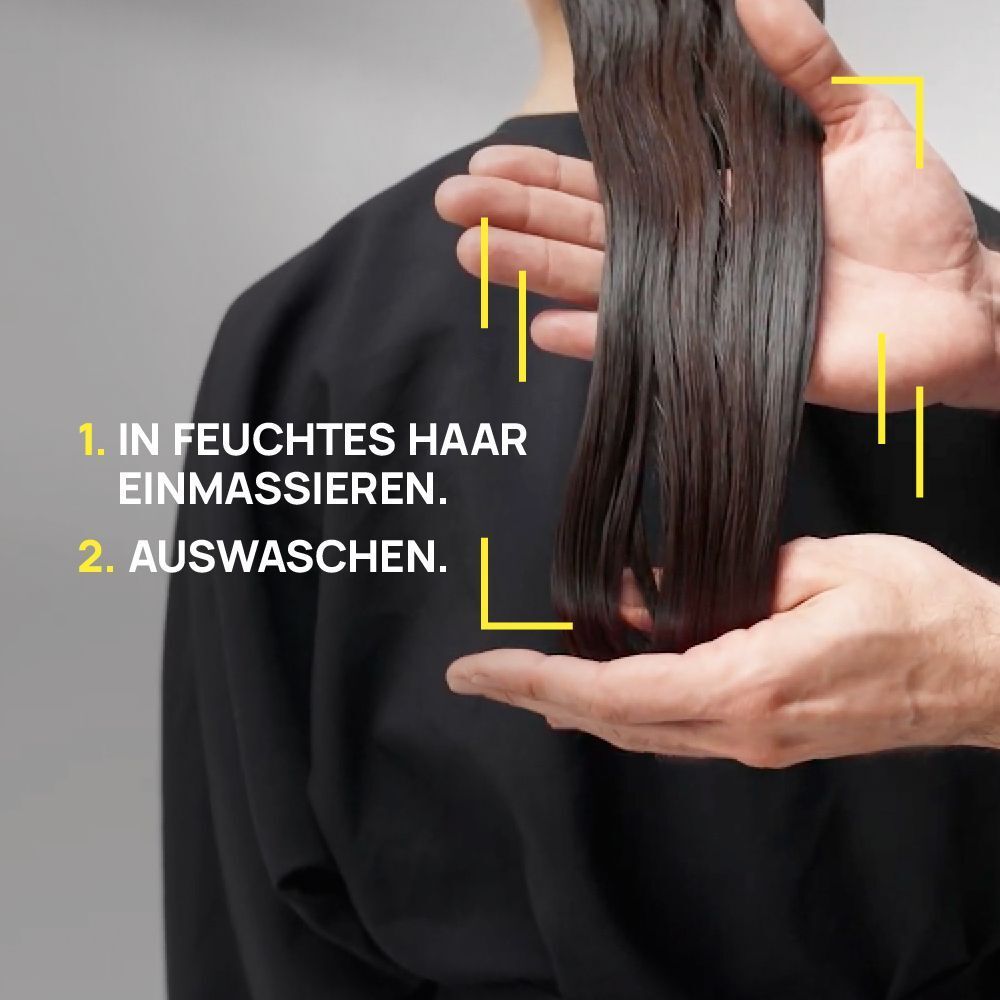Hände massieren feuchtes Haar. Text: 1. In feuchtes Haar einmassieren. 2. Auswaschen.