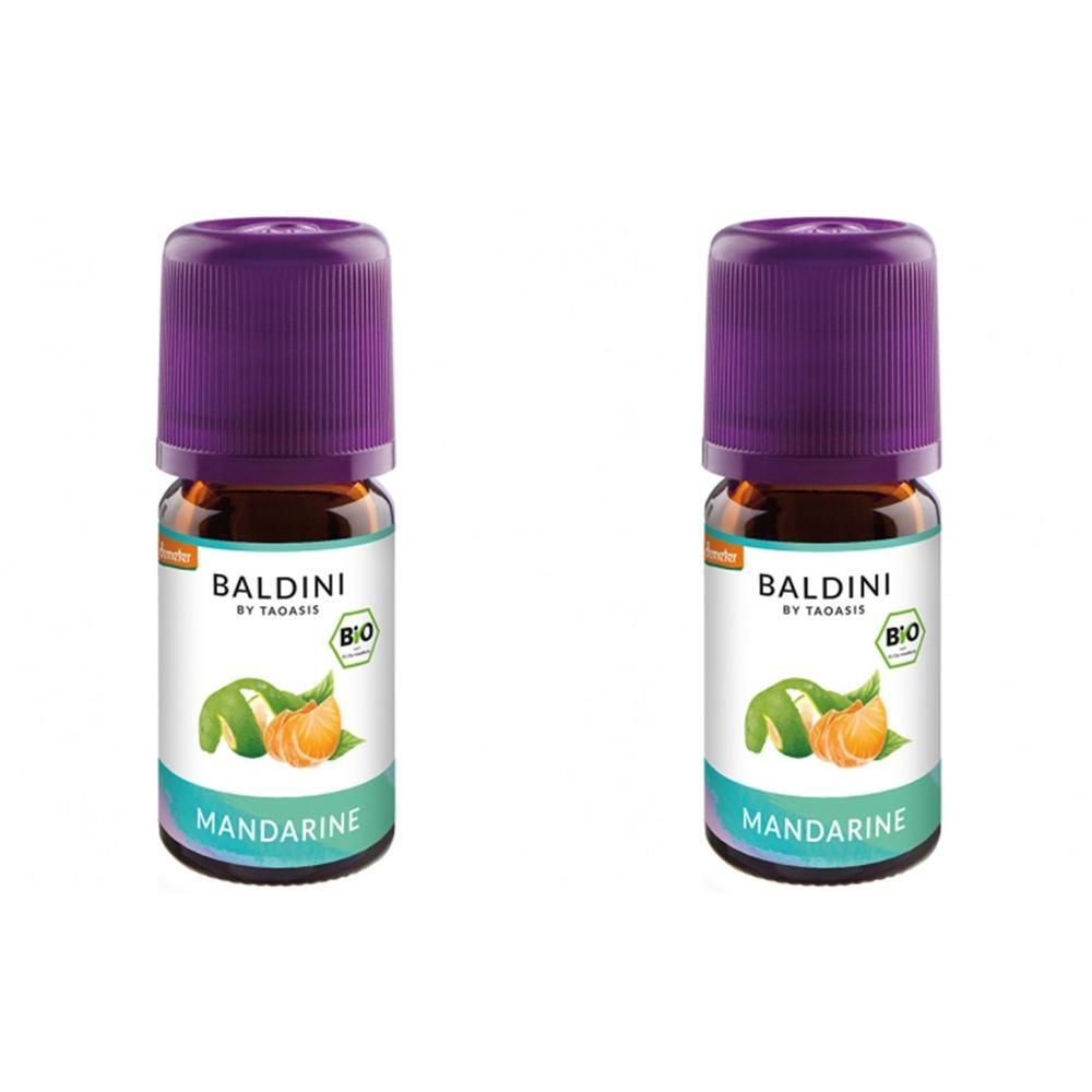 Zwei Flaschen BALDINI Mandarine Aromaöl. Braunes Glas, violetter Deckel. Etikett mit Logo, Mandarinen-Illustration und Bio-Siegel.