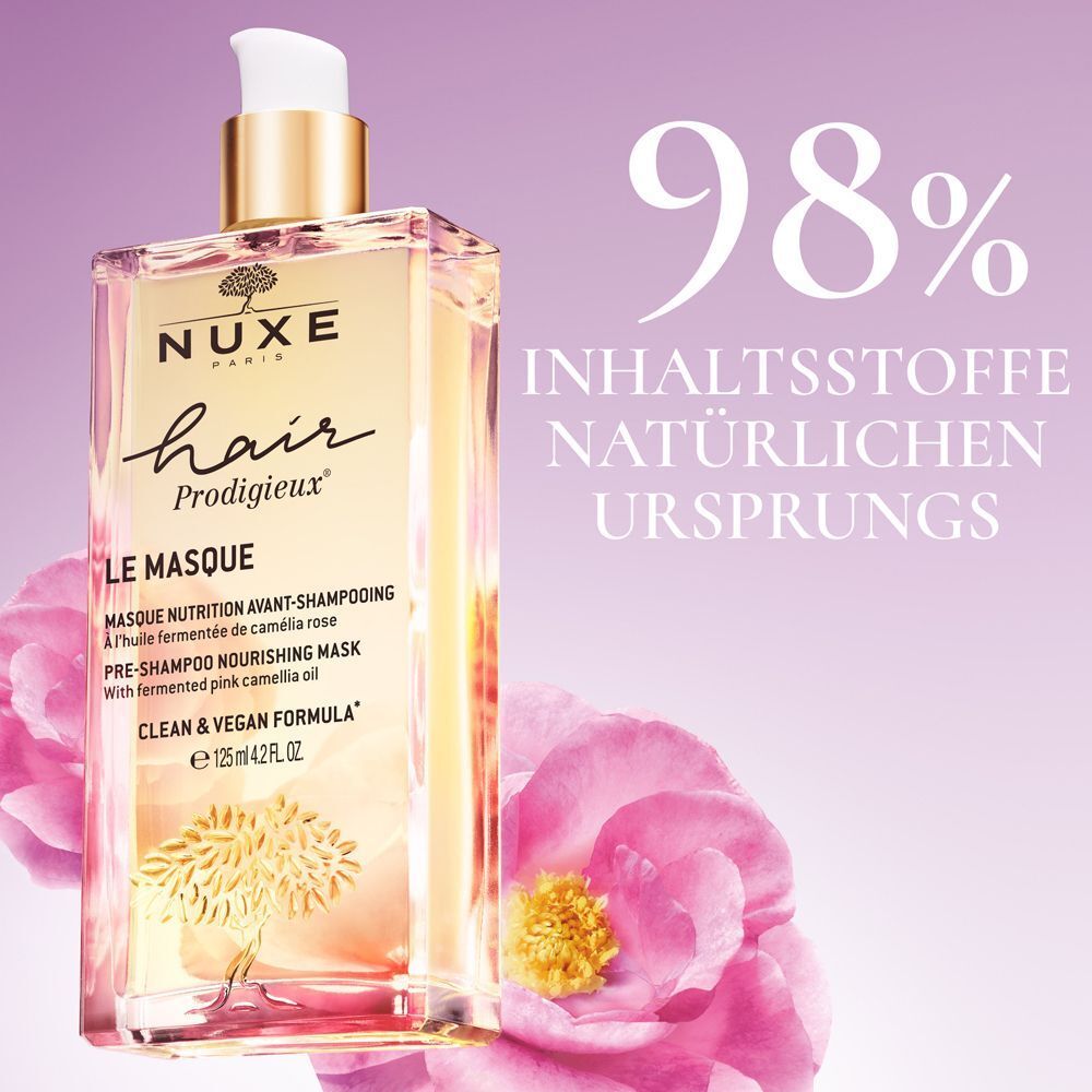 Produktflasche mit Text: 98% INHALTSSTOFFE NATÜRLICHEN URSPRUNGS. Hintergrund: rosa Blüten.