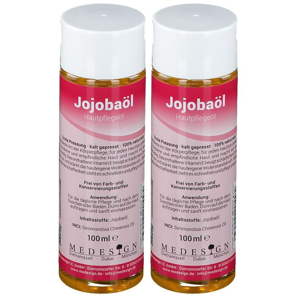Zwei Flaschen Jojobaöl. Weiße Deckel, rote Etiketten mit Text. Aufschrift: Jojobaöl, Hautpflegeöl. Marke: MEDESIGN.
