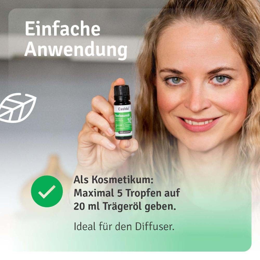 Frau hält Flasche Casida® Teebaumöl. Anwendungshinweis: Maximal 5 Tropfen auf 20 ml Trägeröl. Ideal für den Diffuser.