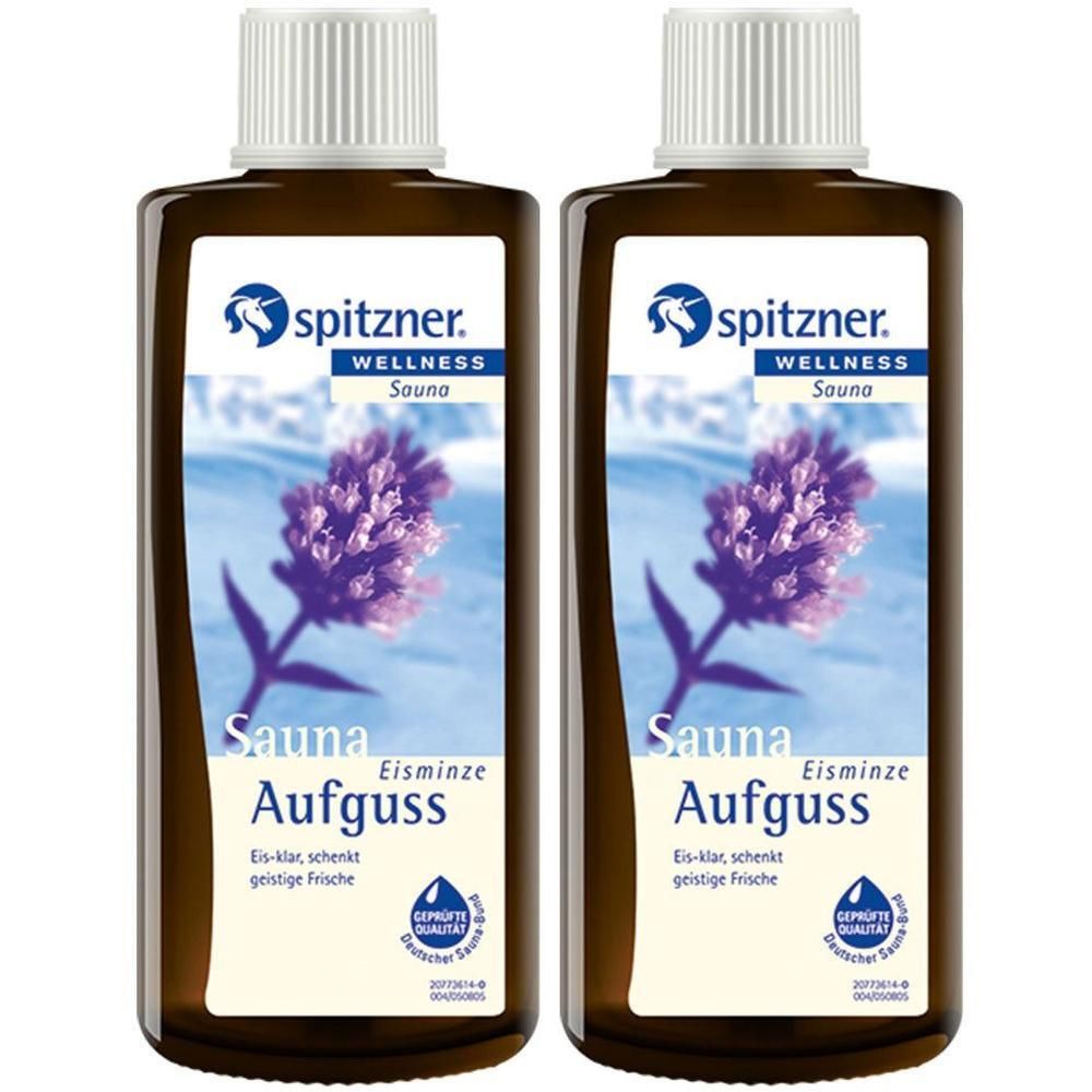 Zwei braune Flaschen mit weißem Deckel. Auf dem Etikett: Logo, Schriftzug „Wellness Sauna“, Abbildung einer Blume und Text „Eisminze Aufguss“.