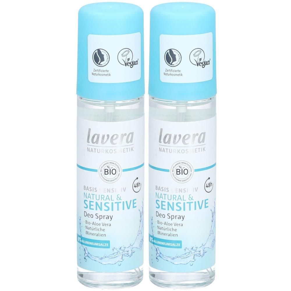 Zwei Deosprays mit hellblauen Kappen. Auf den Flaschen steht "lavera", "NATURAL & SENSITIVE" und "Deo Spray". Vegan-Siegel.