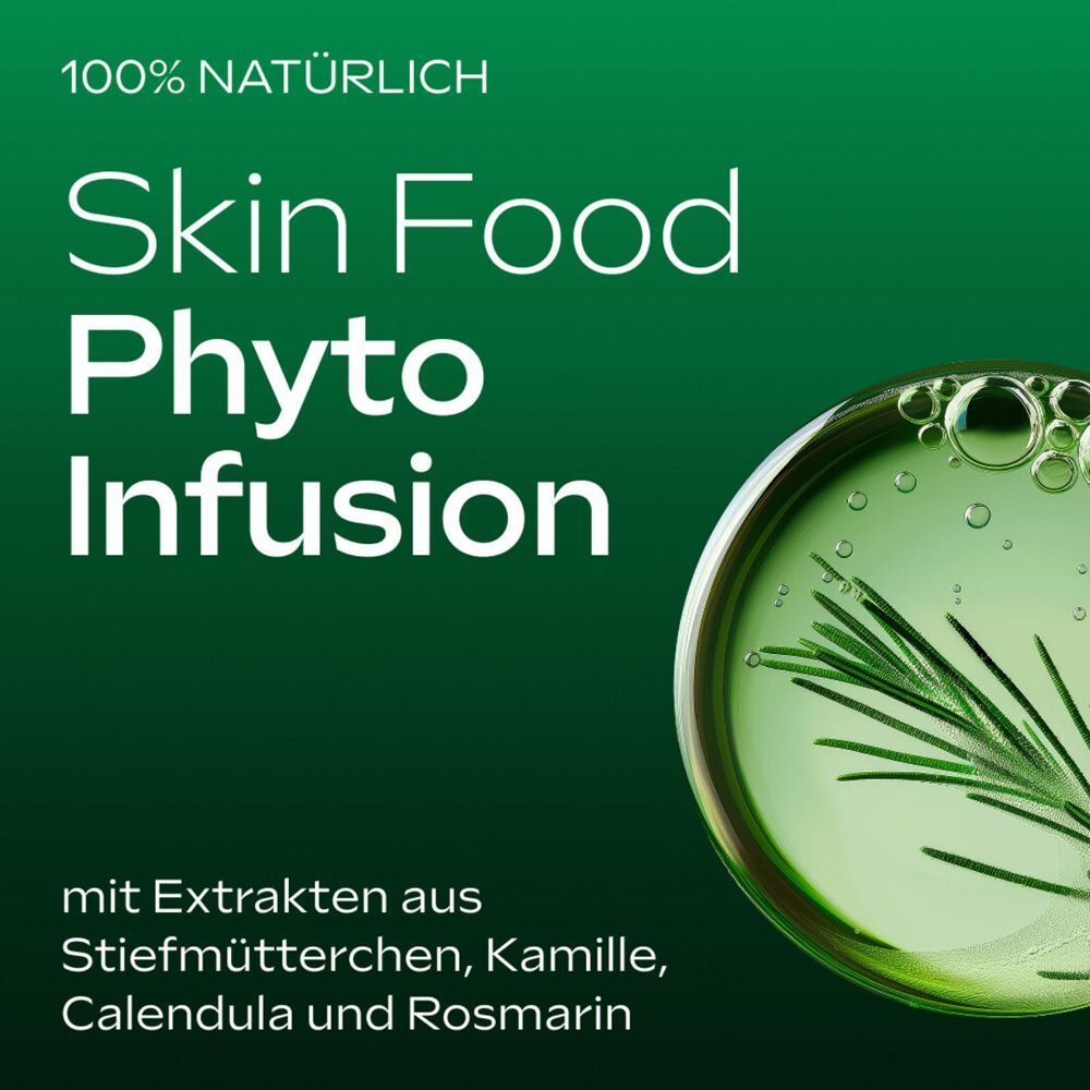 Nahaufnahme einer Flüssigkeit mit Kräutern. Text: Skin Food Phyto Infusion. Mit Extrakten aus Stiefmütterchen, Kamille, Calendula und Rosmarin.