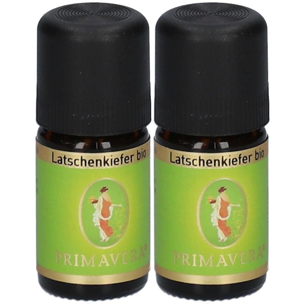 Zwei kleine braune Glasflaschen mit schwarzen Deckeln. Auf den Etiketten steht "Latschenkiefer bio" und "PRIMAVERA".