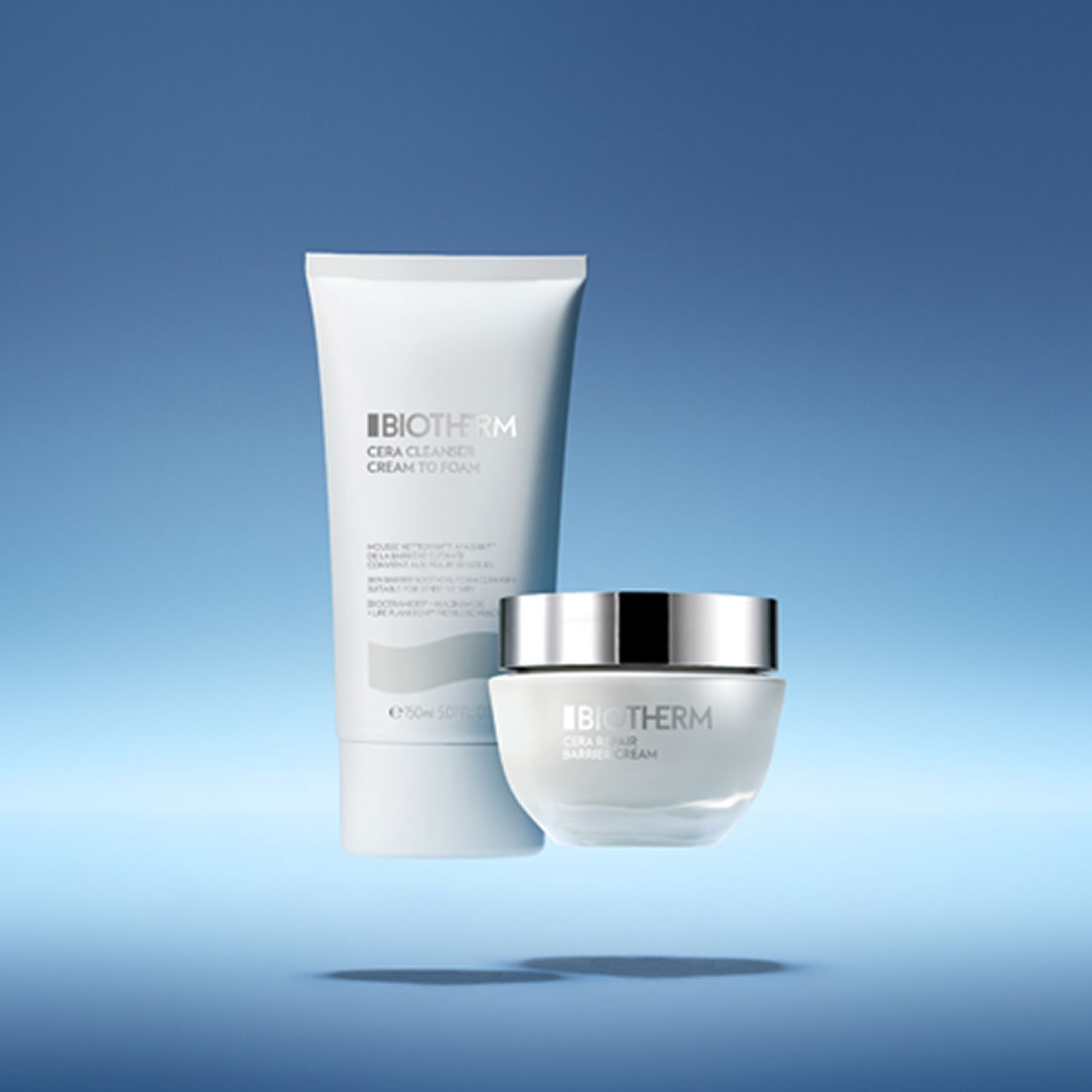 Eine weiße Tube und ein Tiegel stehen nebeneinander. Aufschrift: BIOTHERM Cera Cleanser Cream to Foam und Cera Repair Barrier Cream.