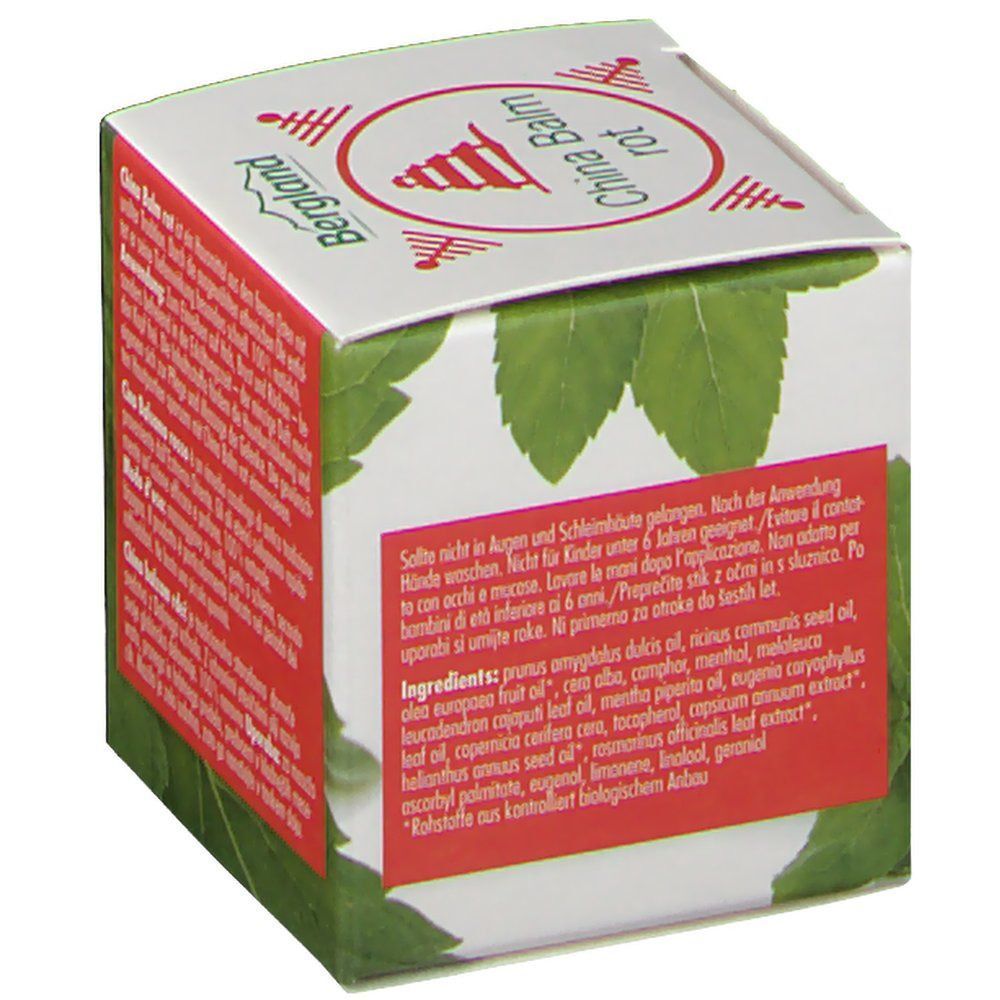 Rückseite einer quadratischen Schachtel "China Balm rot". Roter Text auf weißem Grund. Zutatenliste. "Bergland"-Logo.