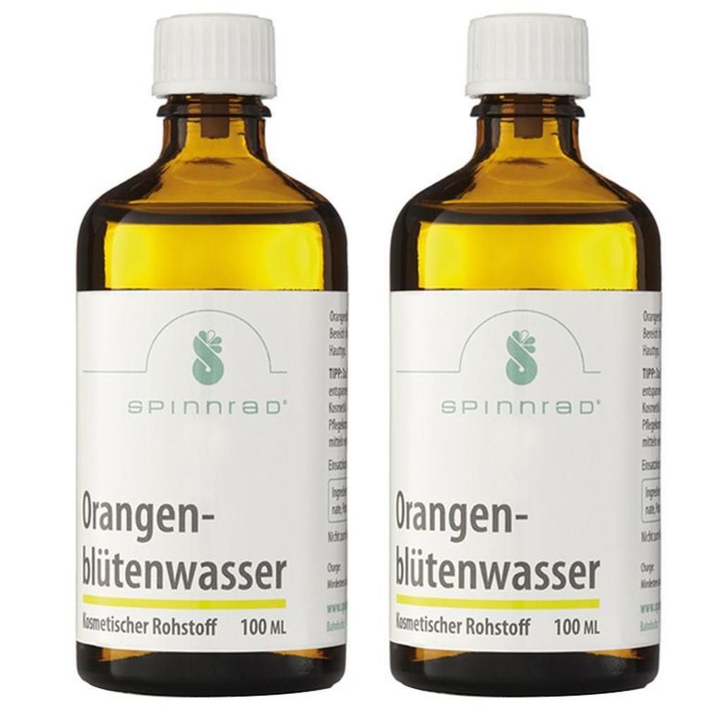 Zwei Flaschen Spinnrad® Orangenblütenwasser. Braune Glasflaschen mit weißen Deckeln und Etiketten. Aufschrift: Orangenblütenwasser, 100 ml.