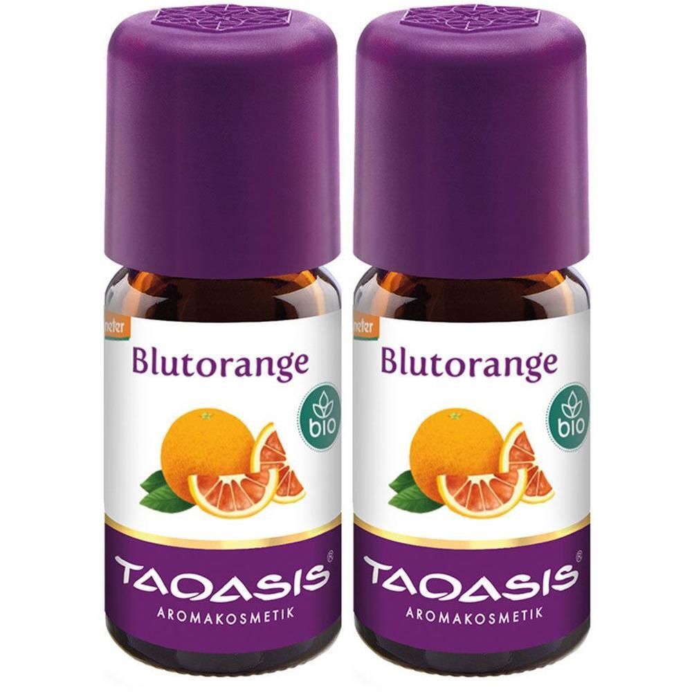 Zwei Flaschen mit lila Deckel. Auf den Etiketten steht "Blutorange Bio" und "TAOASIS Aromakosmetik". Abbildung einer Blutorange.