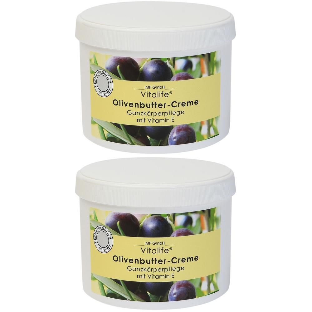 Zwei weiße Tiegel mit Deckel. Auf gelbem Etikett: Vitalife Olivenbutter-Creme. Ganzkörperpflege mit Vitamin E. Logo.