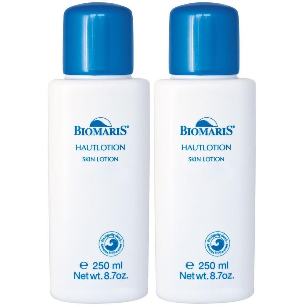 Zwei weiße Flaschen mit blauem Deckel. Aufschrift: BIOMARIS HAUTLOTION SKIN LOTION. Mit Logo und Volumenangabe.