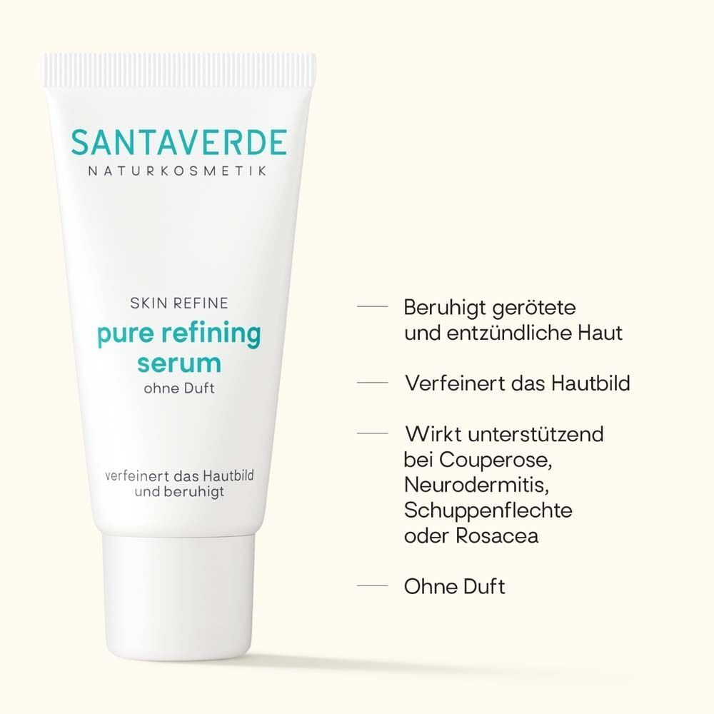 Eine Tube SANTAVERDE pure refining serum mit Text. Weiße Tube mit grüner Schrift. Aufschrift: Skin Refine, ohne Duft. Text daneben.
