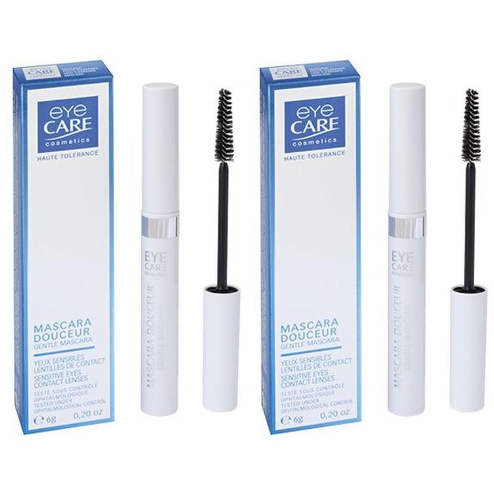 Zwei Mascara-Tuben und Verpackungen. Weiße Tuben mit schwarzer Bürste. Blaue Verpackung mit Logo und Produktbezeichnung.