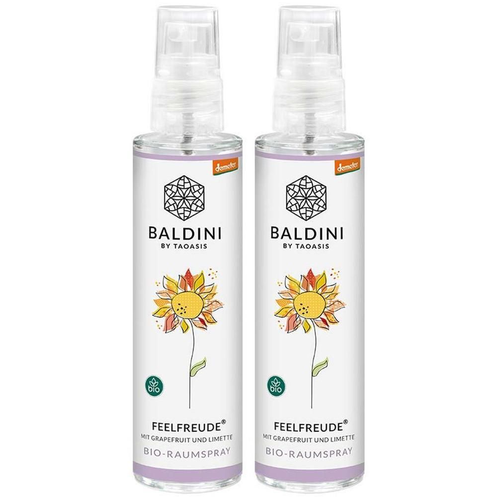 Zwei Sprühflaschen mit Etiketten. Aufschrift: BALDINI, FEELFREUDE, Bio-Raumspray. Abbildung einer Blume. Demeter-Siegel.