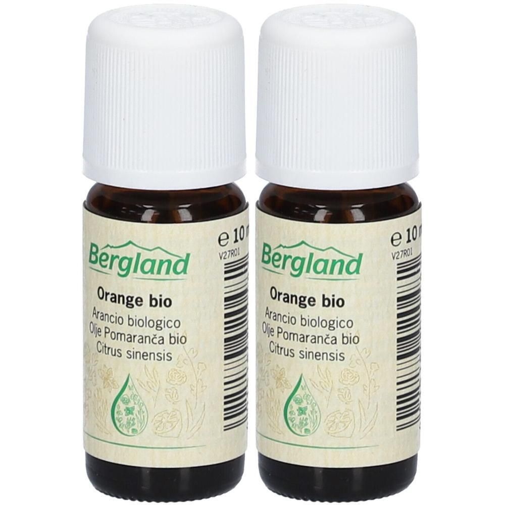 Zwei kleine braune Glasflaschen mit weißen Deckeln. Auf den Etiketten steht "Bergland Orange bio".