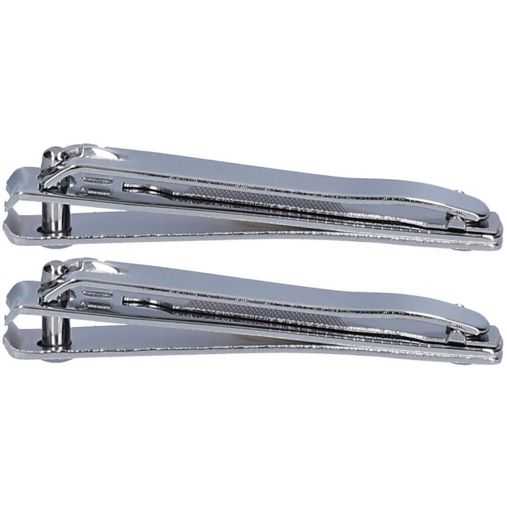 Zwei silberfarbene Nagelknipser. Metall, längliche Form mit Hebel. Oberflächen geriffelt. Gelenk und Schneidebereich sichtbar.