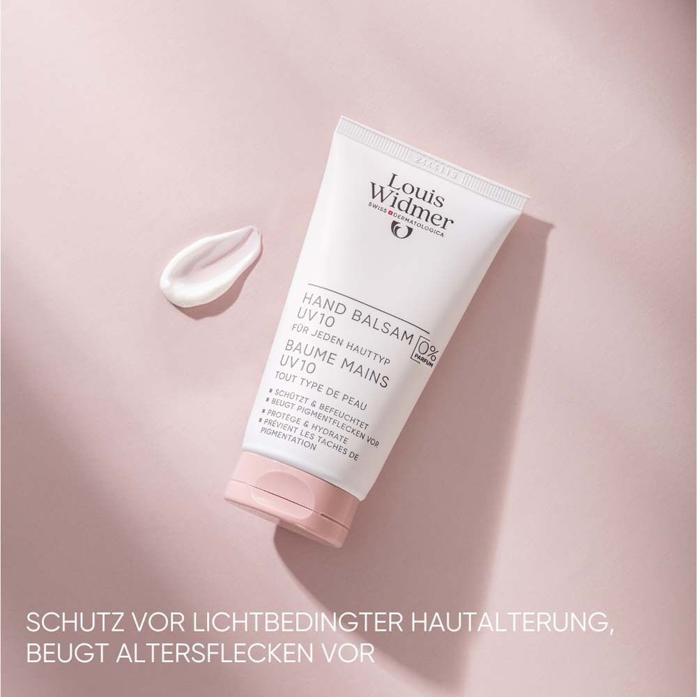 Weiße Tube Handbalsam mit rosa Verschluss. Klecks Creme daneben. Aufschrift: Louis Widmer, Hand Balsam UV10, 0% Parfum.