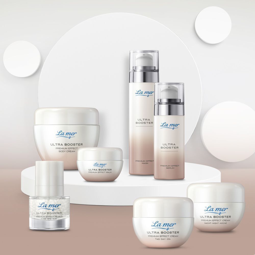 Verschiedene Produkte. Aufschrift: La mer, Ultra Booster, Premium Effect, Body Cream. Hintergrund: beige.