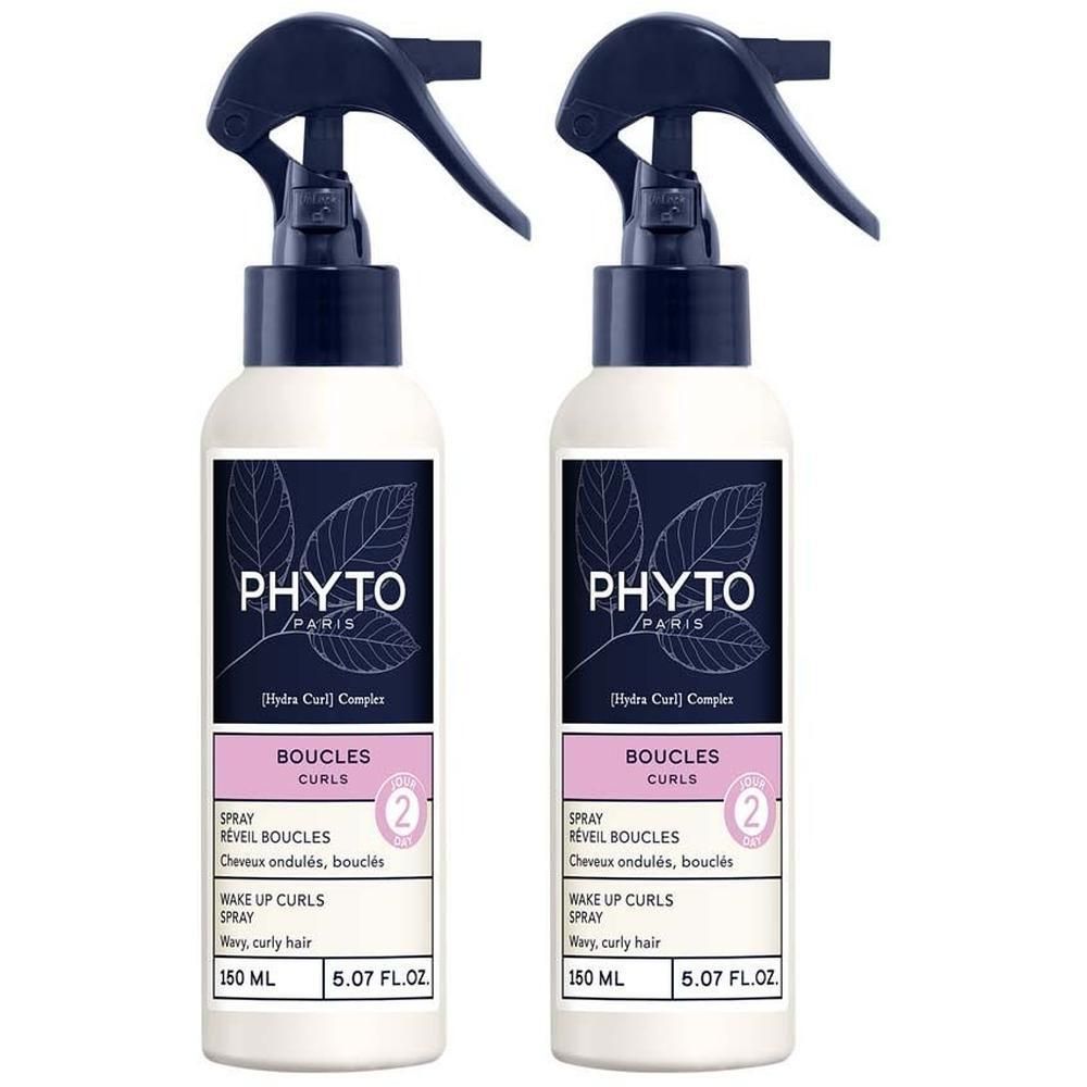 Zwei Sprühflaschen PHYTO PARIS Curls. Weiße Flaschen mit blauem Aufdruck und Sprühkopf. Text: Boucles Curls, 150 ml.