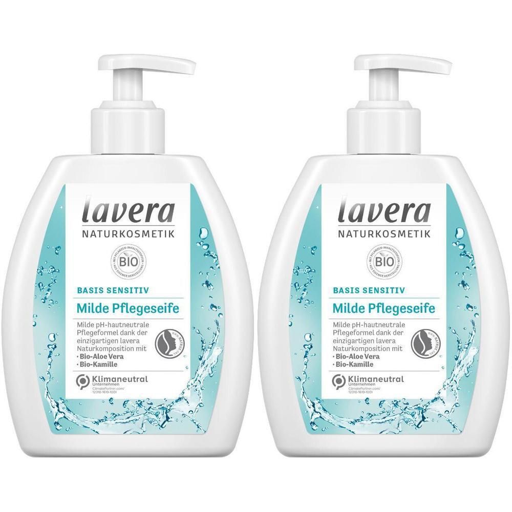 Zwei weiße Flaschen mit Pumpverschluss. Aufschrift: Lavera Naturkosmetik, Basis Sensitiv, Milde Pflegeseife. Bio-Siegel und Klimaneutral-Logo.
