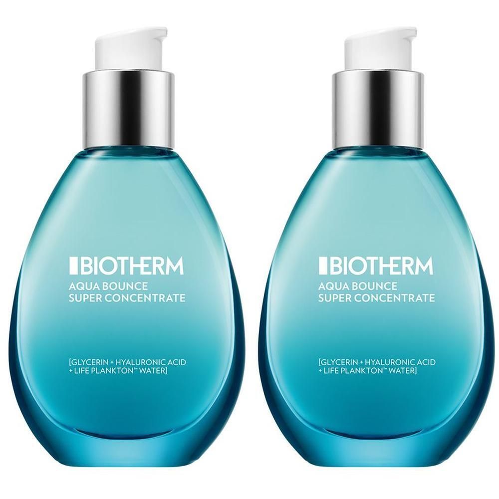 Zwei Flaschen BIOTHERM Aqua Bounce Super Concentrate. Blaue, tropfenförmige Flaschen mit silbernen Pumpköpfen. Text: Glycerin, Hyaluronsäure, Life Plankton Water.