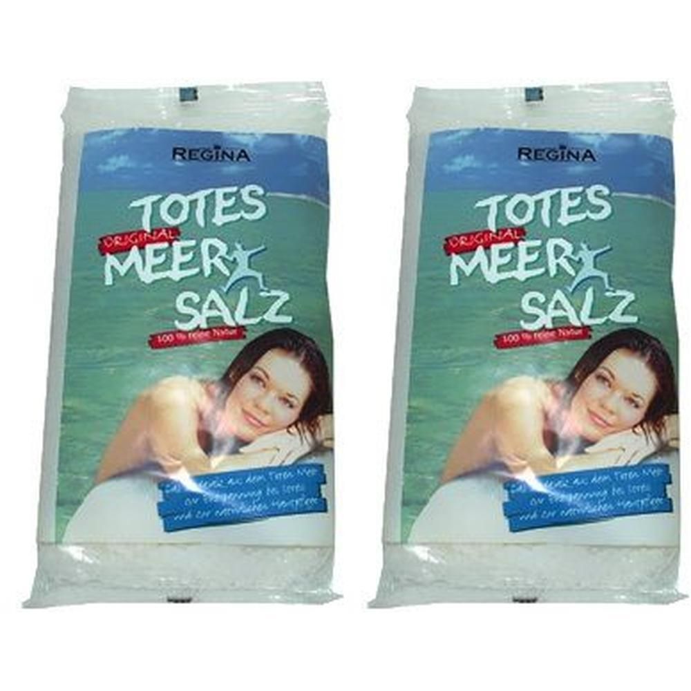 Zwei Beutel mit Meeressalz. Aufdruck: Regina, Totes Meer Salz, Original. Abbildung einer Frau im Wasser. Verpackung aus Kunststoff.