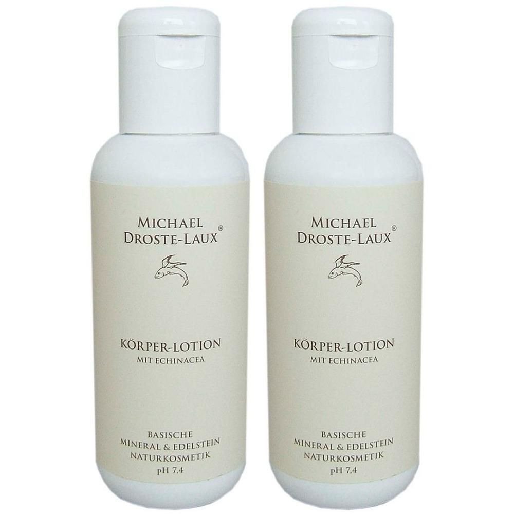 Zwei Flaschen Körperlotion mit weißem Deckel. Aufschrift: MICHAEL DROSTE-LAUX, KÖRPER-LOTION, MIT ECHINACEA.