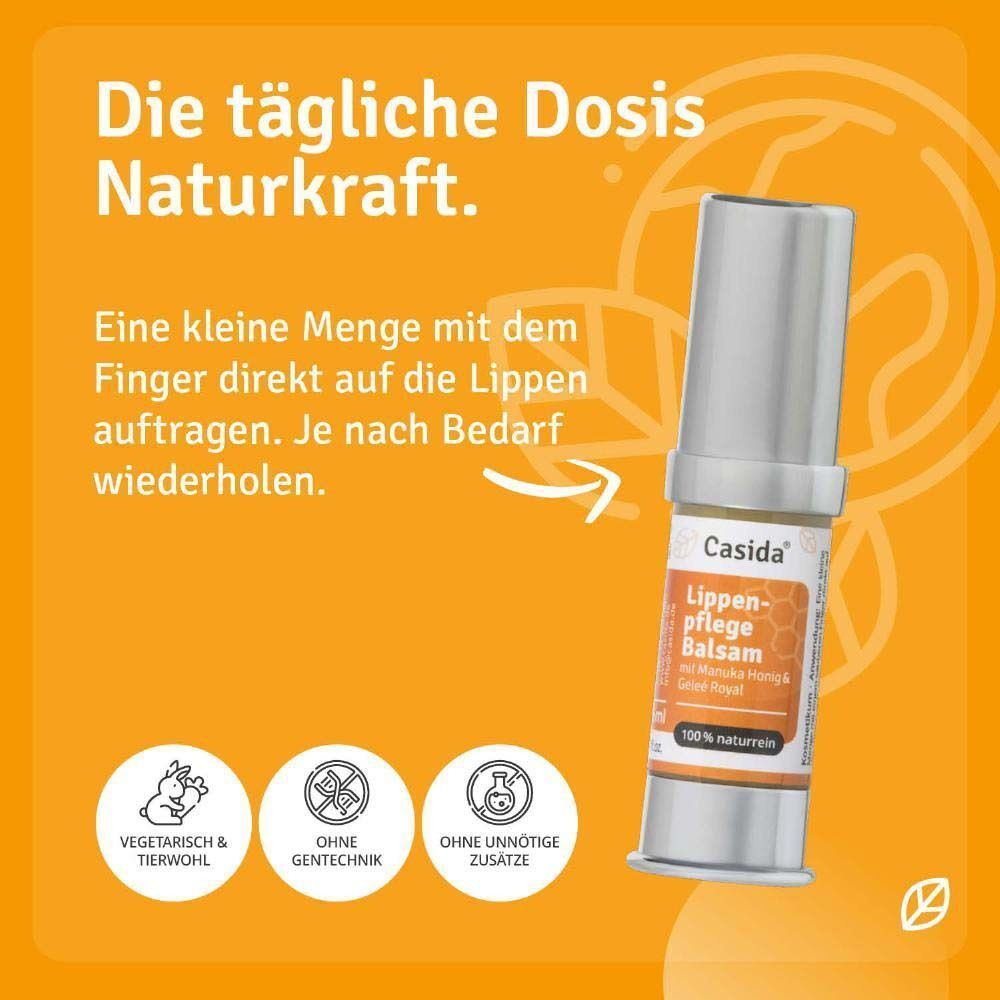 Eine Lippenpflege Balsam-Tube. Aufschrift: Casida, Lippenpflege Balsam mit Manuka Honig & Gelee Royal, 100% naturrein. Anwendungshinweis: Auf die Lippen auftragen.