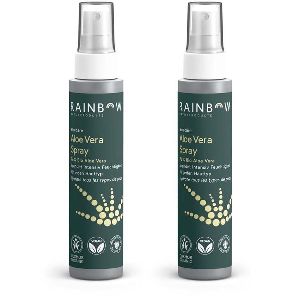 Zwei Sprühflaschen mit Rainbow aloecare Aloe Vera Spray. Grüne Etiketten, weiße Sprühköpfe. Vegan- und Cosmos Organic-Siegel.
