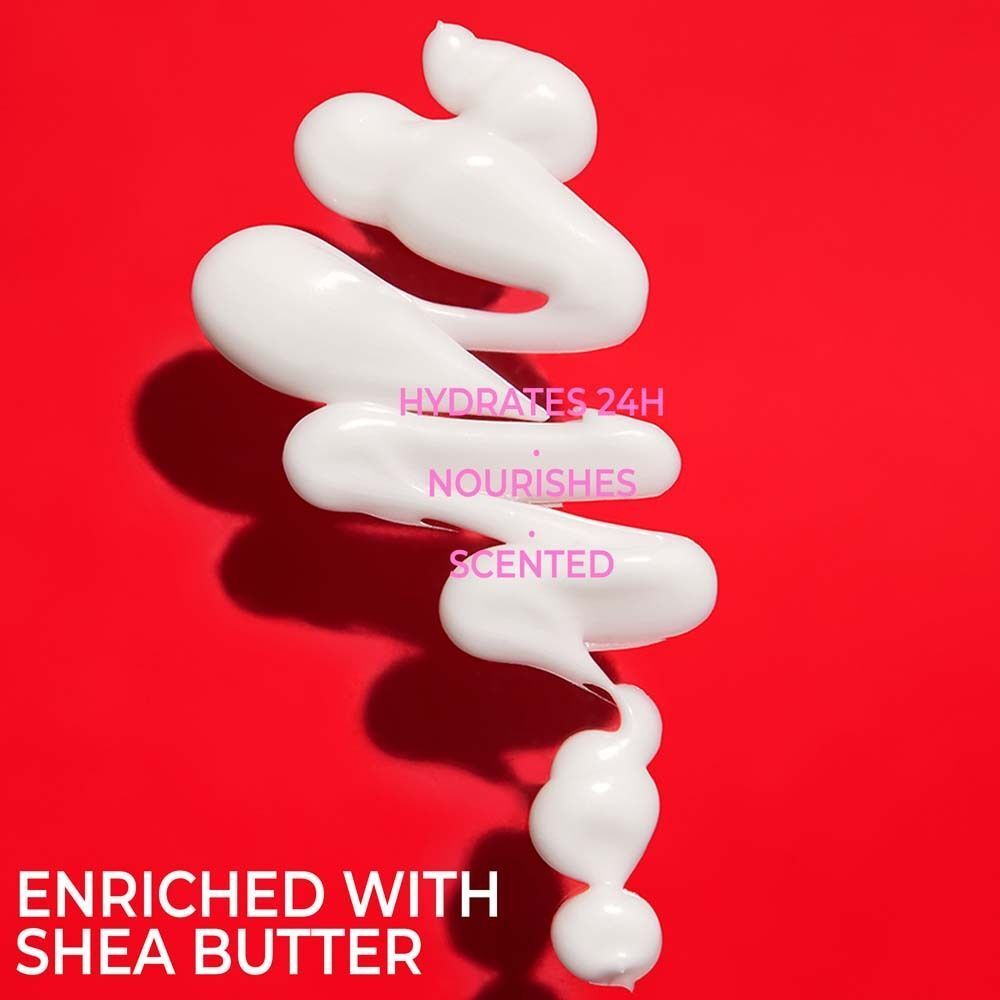 Weißes Produkt auf rotem Hintergrund. Text: Hydrates 24h, Nourishes, Scented, Enriched with Shea Butter.