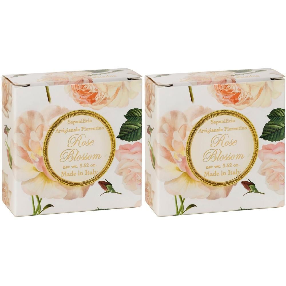 Zwei quadratische Schachteln mit floralem Design. Auf jeder Schachtel steht "Rose Blossom" und "Made in Italy".