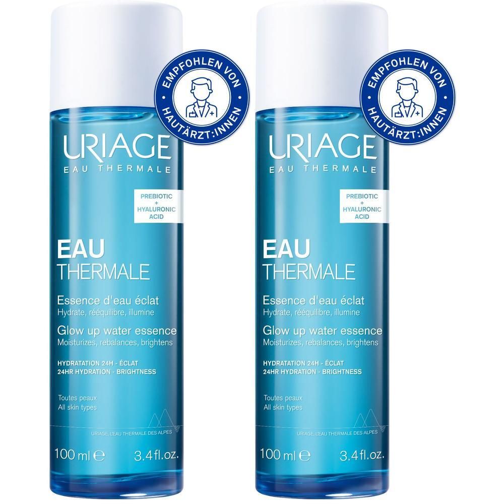 Zwei Flaschen URIAGE Eau Thermale. Blaue Flaschen mit weißem Deckel. Aufschrift: Eau Thermale, 100 ml, 3.4 fl.oz. Empfohlen von Hautärzt:innen.
