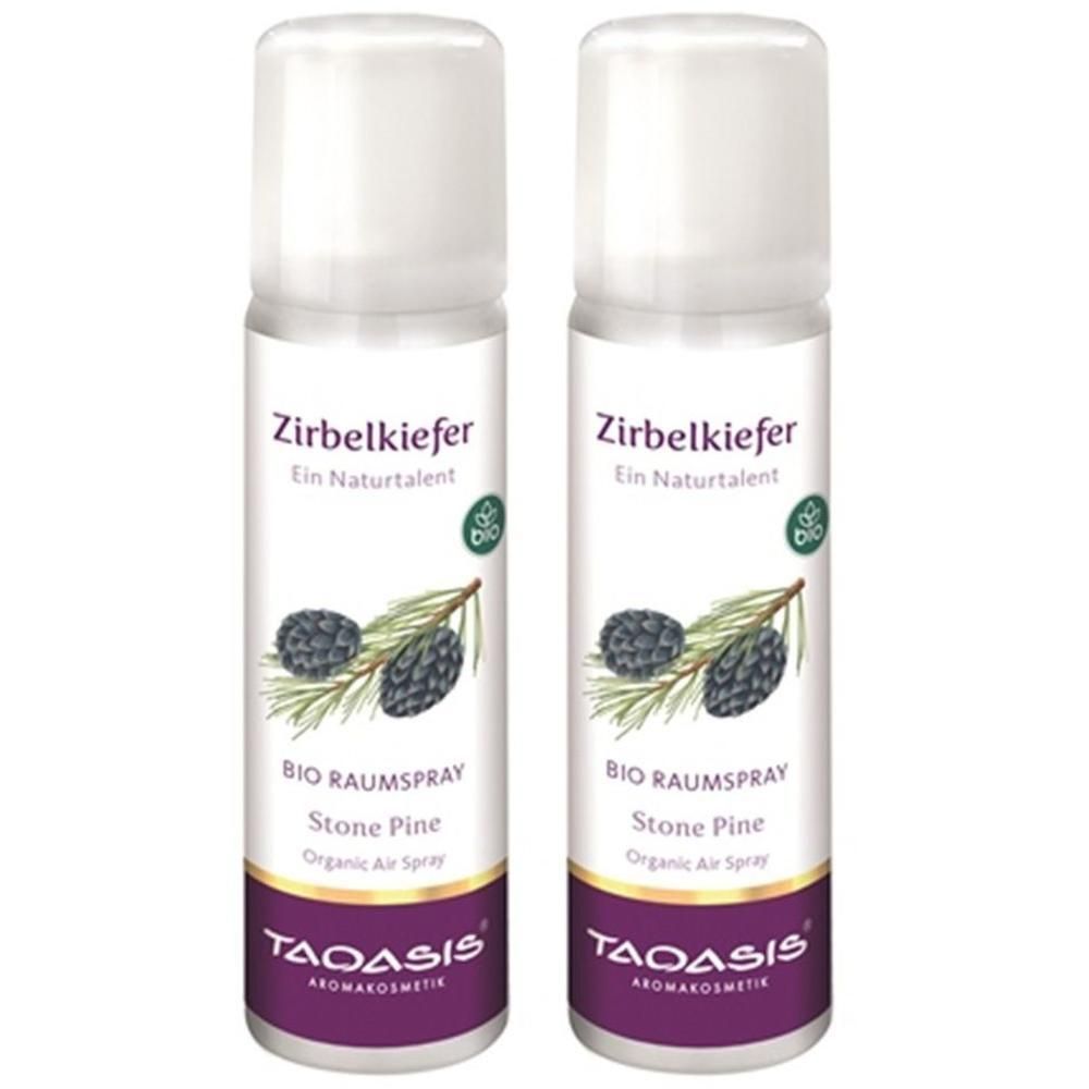 Zwei Flaschen Taoasis Bio Raumspray Zirbelkiefer mit Pinienzapfen-Illustration.