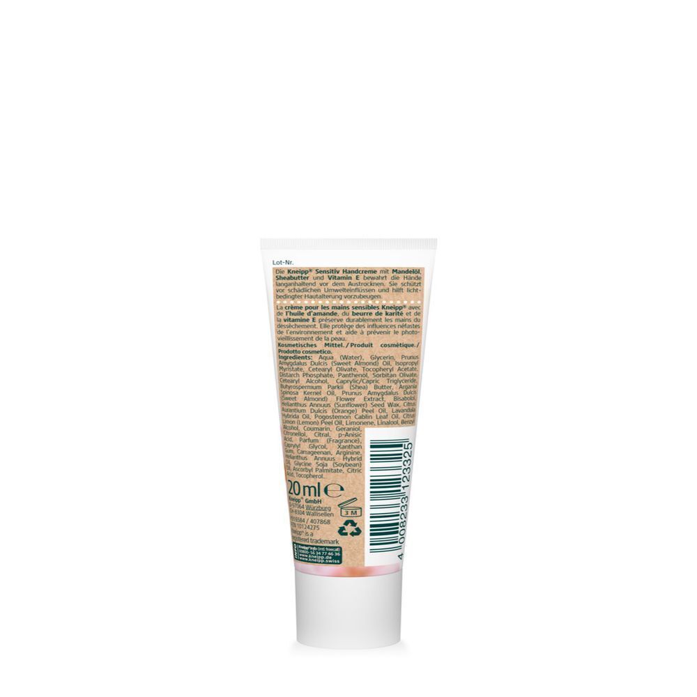 Rückseite einer Tube Kneipp Sensitiv Handcreme. Text mit Inhaltsstoffen und Produktinformationen auf hellem Hintergrund.