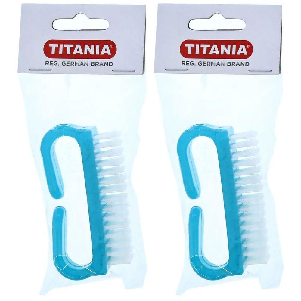 Zwei Nagelbürsten mit blauem Griff und weißen Borsten in Plastikverpackung. Auf der Verpackung steht TITANIA.