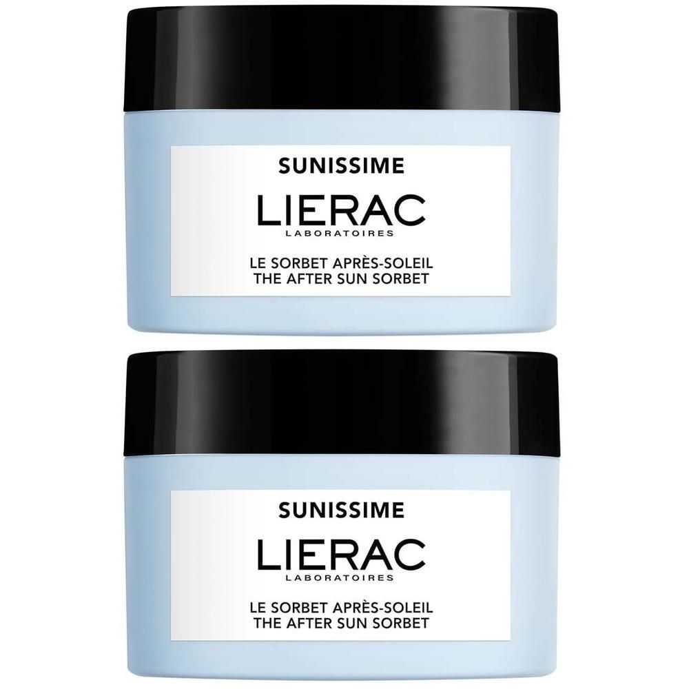 Zwei Tiegel LIERAC Sunissime After Sun Gel. Hellblaue Behälter mit schwarzem Deckel. Produktname und Marke auf Etikett.