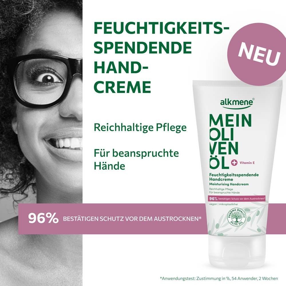 Frau mit Brille und Handcreme. Handcreme-Tube mit Text: MEIN OLIVENÖL, Feuchtigkeitsspendende Handcreme. Aufschrift: 96% bestätigen Schutz vor Austrocknen.