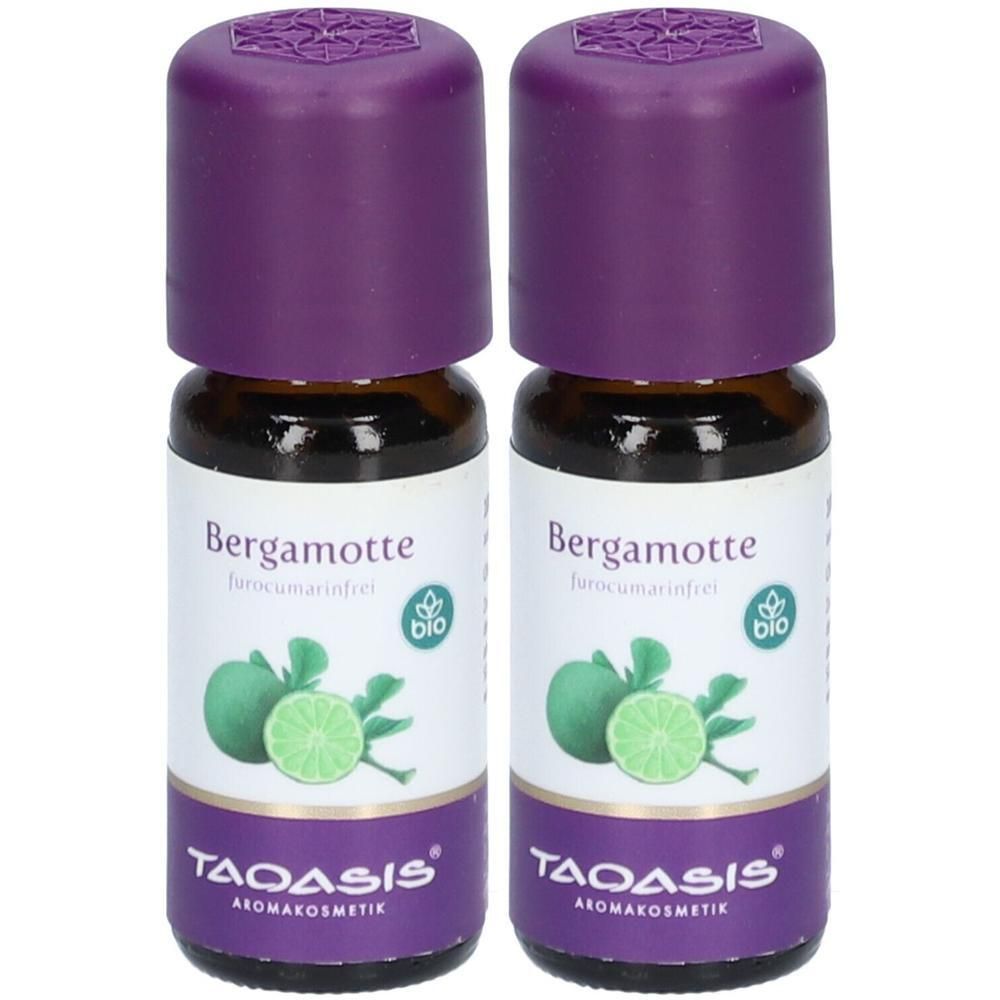 Zwei Flaschen mit lila Deckel. Aufschrift: Bergamotte furocumarinfrei, Bio-Siegel. Marke: TAOASIS Aromakosmetik. Abbildung: Bergamotte.