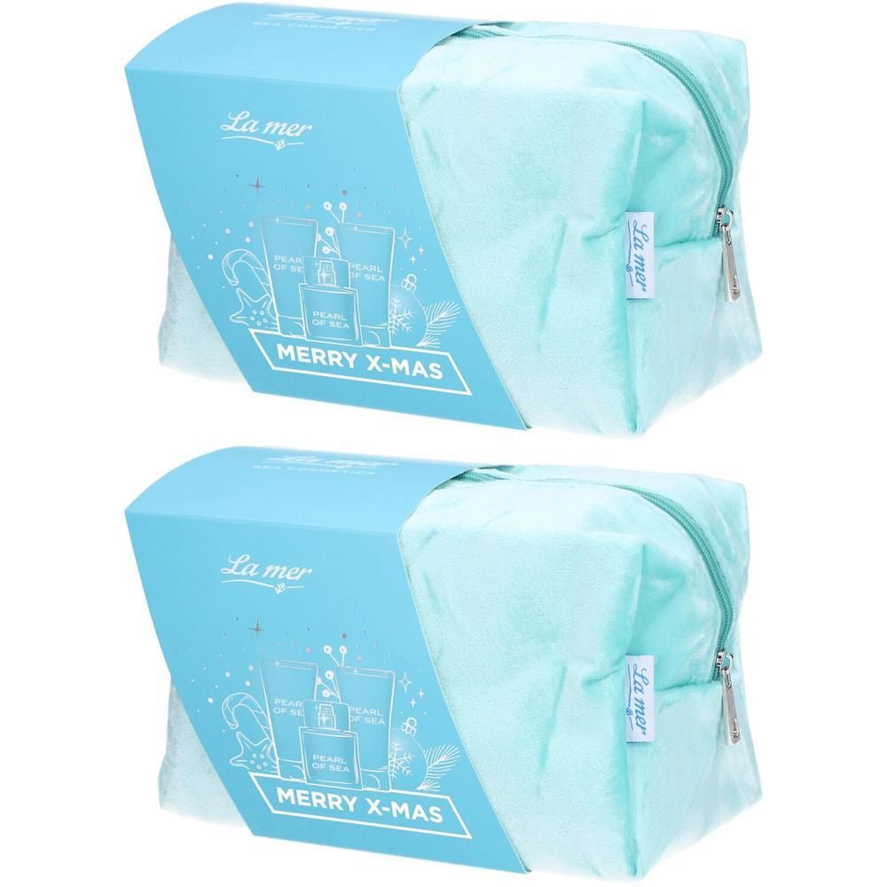 Zwei Geschenksets mit hellblauen Kosmetiktaschen und Geschenkboxen. Auf den Boxen steht "La mer" und "MERRY X-MAS".