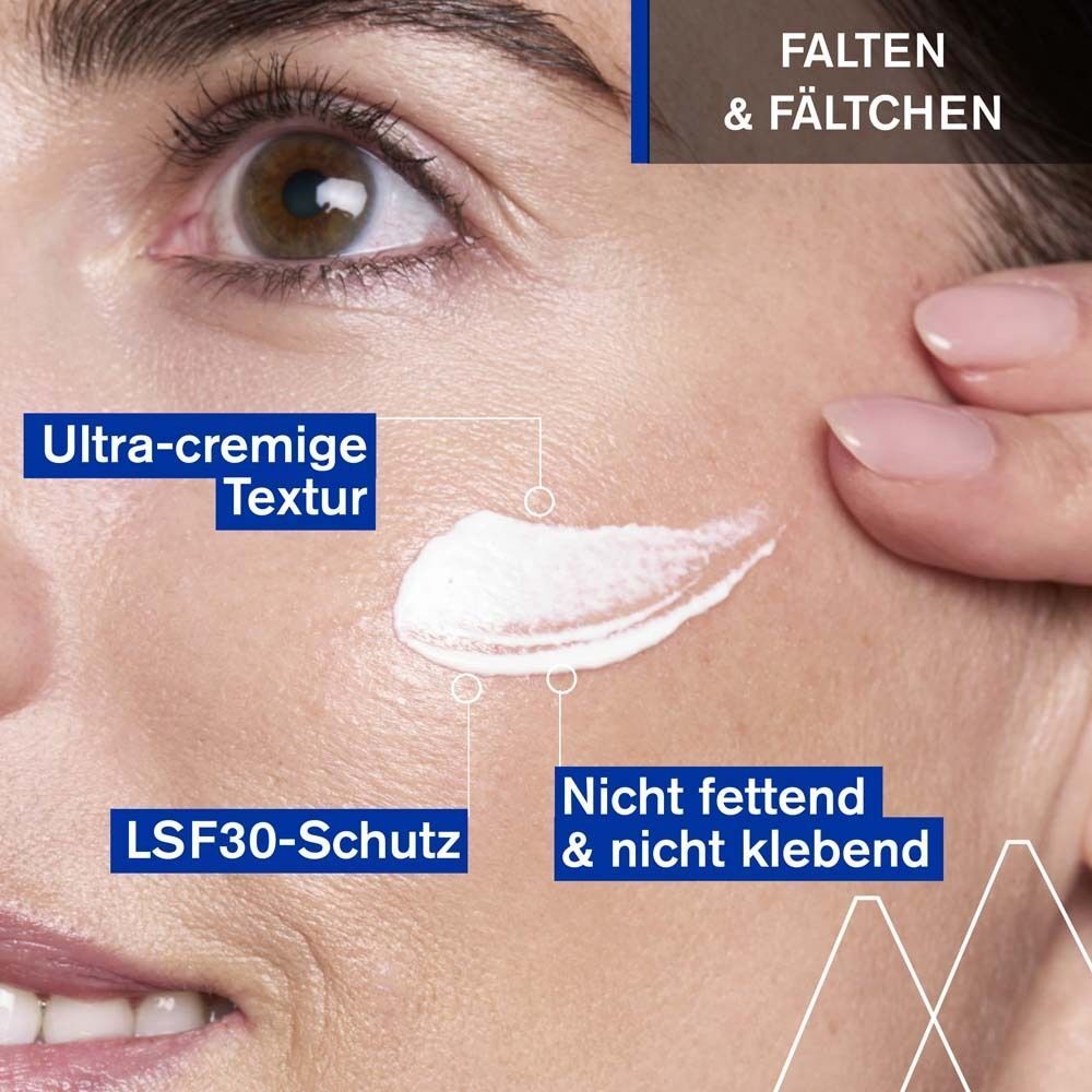 Nahaufnahme eines Gesichts mit Creme. Text: Ultra-cremige Textur, LSF30-Schutz, Nicht fettend & nicht klebend.