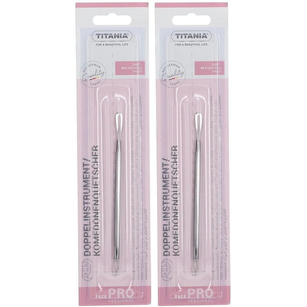 Zwei doppelseitige Komedonenquetscher in Blisterverpackung. Silberfarbenes Metall, längliche Form. Marke: TITANIA.