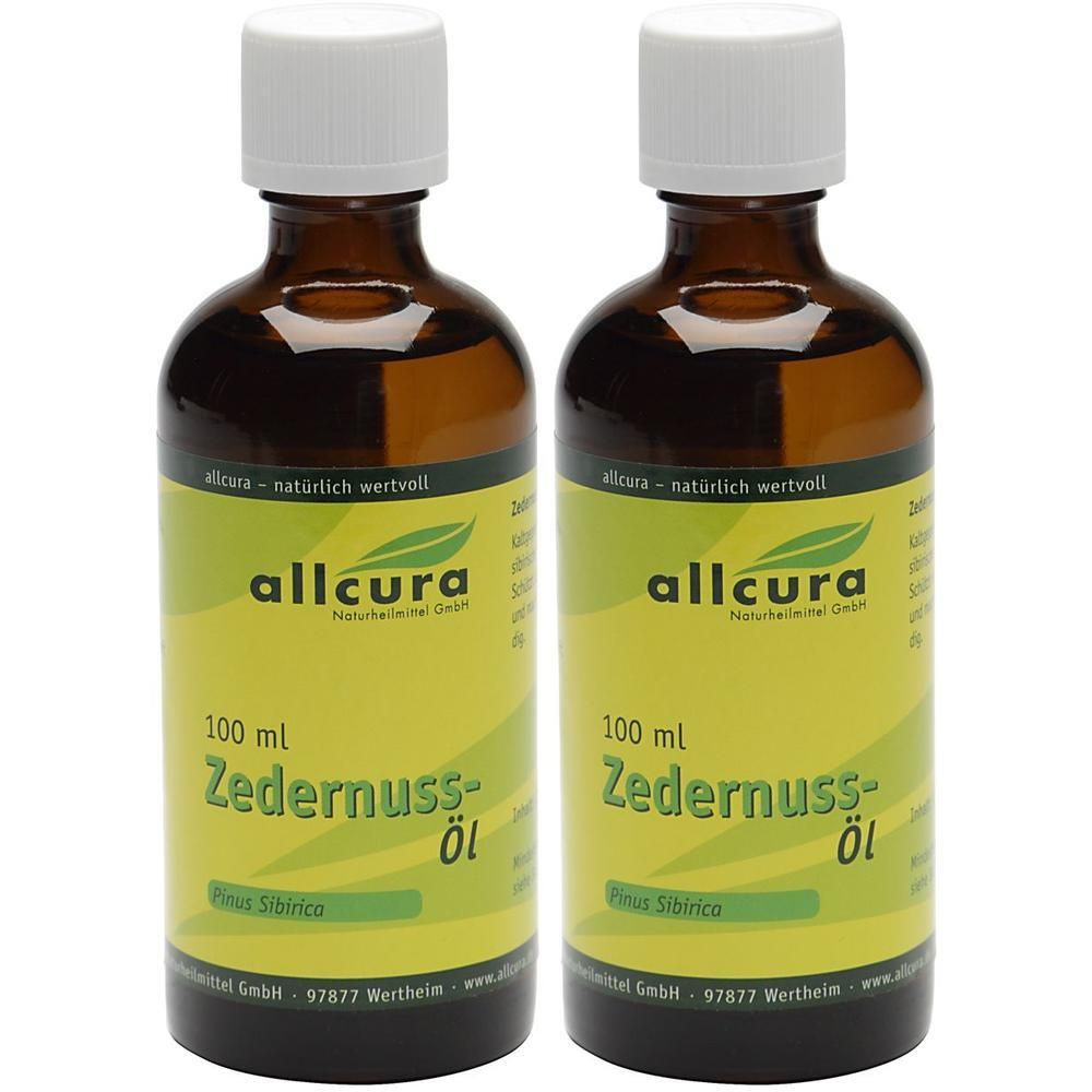 Zwei braune Glasflaschen mit weißem Deckel und gelbem Etikett. Aufschrift: ZEDERNUSS ÖL, 100 ml, allcura.