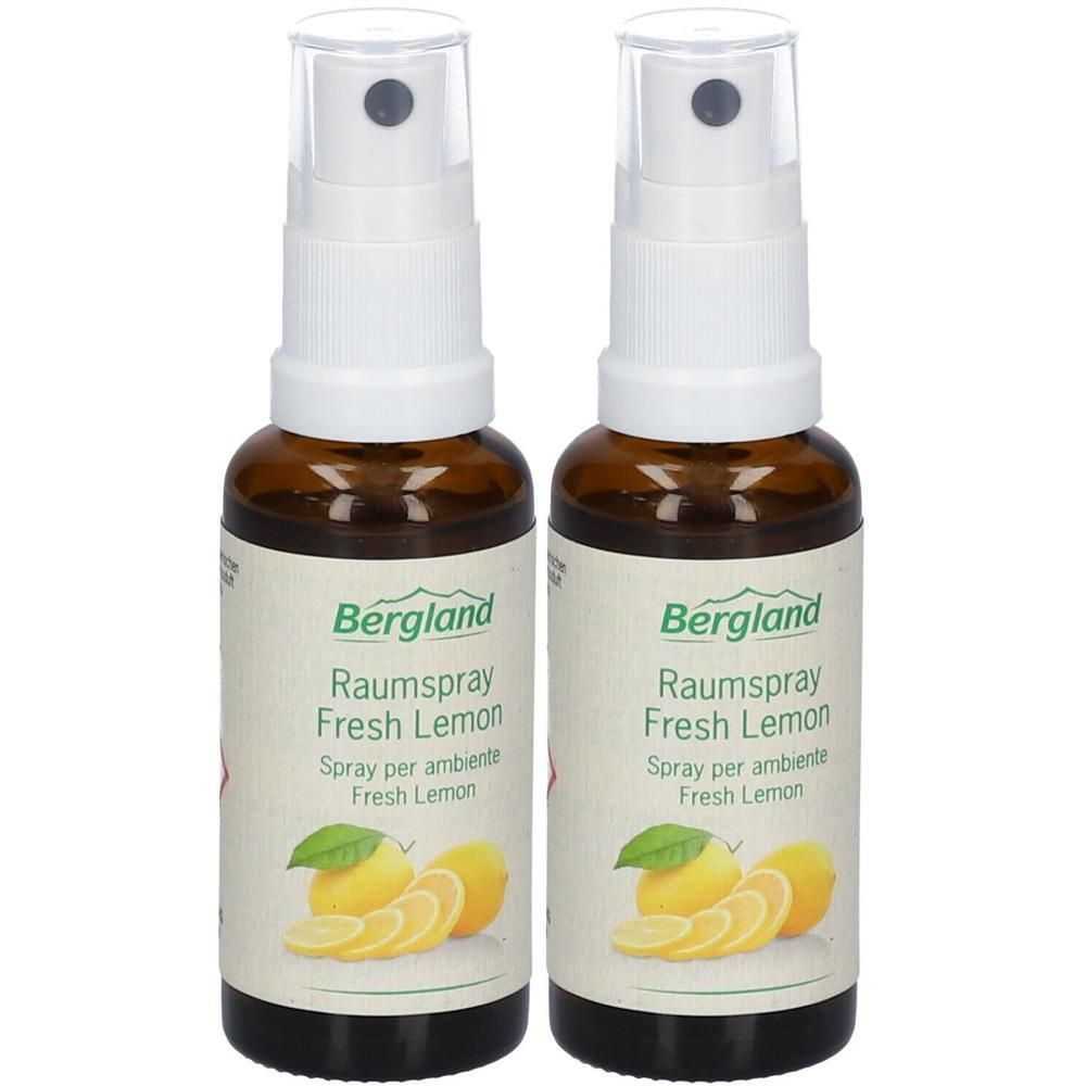 Zwei Sprühflaschen mit braunen Glasflaschen und weißen Sprühköpfen. Auf den Etiketten steht "Bergland Raumspray Fresh Lemon".