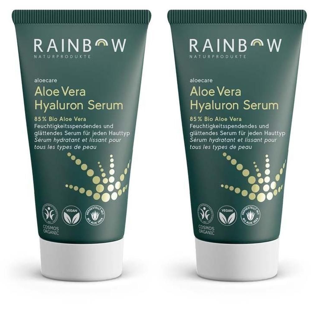 Zwei Tuben Aloe Vera Hyaluron Serum. Grün-weiße Verpackung mit Produktnamen und Logos. Vegan- und Cosmos Organic-Siegel.