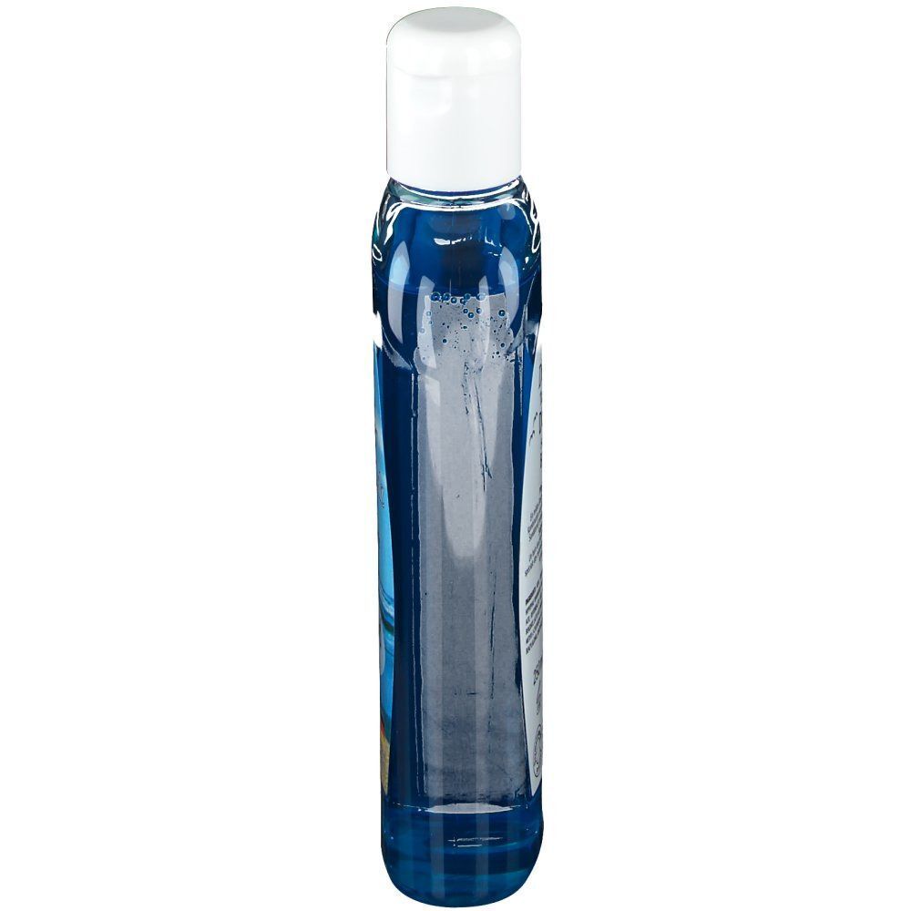Eine Flasche Duschbad mit blauem Inhalt. Weißer Deckel. Etikett mit Produktinformationen. Durchsichtiges Flaschenmaterial.
